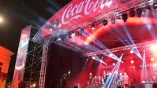 Kielce przystankiem na trasie świątecznych ciężarówek coca-cola. Na Rynku rozpoczął się Jarmark Bożonarodzeniowy