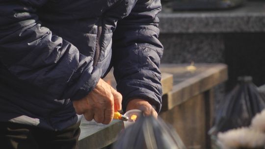 Kielczanie odwiedzają groby bliskich