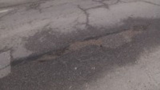 Kieleckie ulice pełne dziur. Drogowcy nie nadążają z naprawami