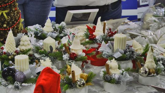 Kiermasz smakołyków i ozdób świątecznych