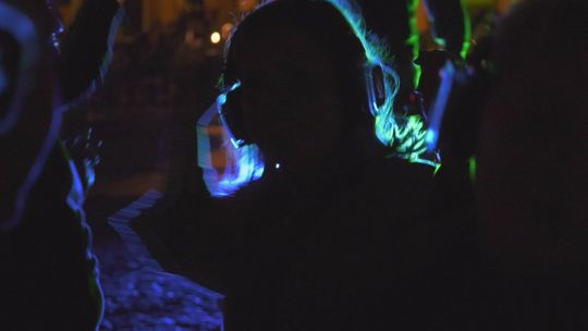 Kilkadziesiąt osób bawiło się na kieleckim Rynku podczas Silent Disco