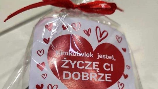 KOD rozdaje serduszka. Kimkolwiek jesteś, życzę Ci dobrze