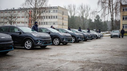 Kolejne elektryczne samochody trafiły do świętokrzyskich komend policji