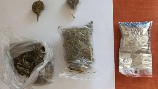 Kolejne narkotyki zdjęte z rynku. W tej sprawie funkcjonariusze zatrzymali dwie osoby
