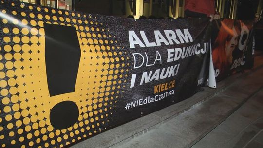 Kolejny protest w Kielcach. Tym razem organizatorzy wspierali nauczycieli i uczniów