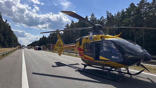 Kolizja na trasie S7 w Suchedniowie. Na miejscu interweniował śmigłowiec LPR