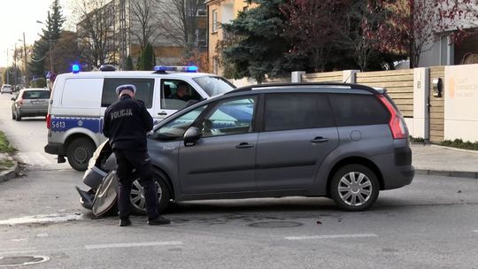 Kolizja Opla i Citroena. Młody Kierowca bez uprawnień