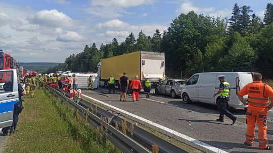 Kolizja pięciu pojazdów na trasie S7: są ranne osoby