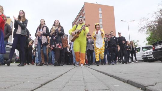 Kolorowy juwenaliowy korowód przeszedł ulicami miasta