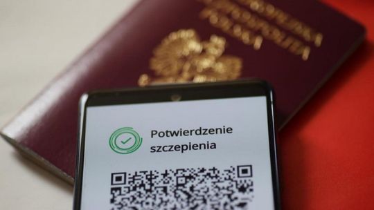 Kraska: we wtorek rusza testowanie zielonych certyfikatów dla Polski