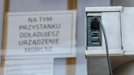 Ładowanie smartfonów przez publiczne porty USB może być niebezpieczne