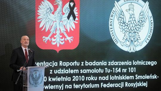 Macierewicz: katastrofa z 10 kwietnia 2010 r. na lotnisku pod Smoleńskiem była wynikiem aktu bezprawnej ingerencji