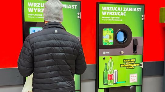 „Magazynowanie powietrza”. Jak internauci oceniają system kaucyjny?