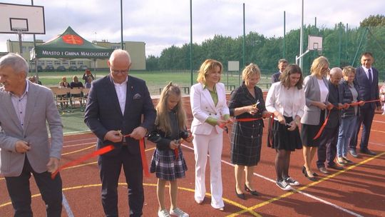 Mała sala gimnastyczna to już przeszłość... Otwarcie wielofunkcyjnego boiska sportowego w Żarczycach Dużych