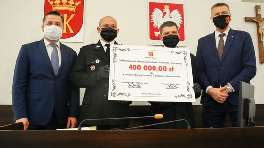 Miasto przekazało dofinansowanie na zakupu samochodu dla OSP Kielce-Niewachlów