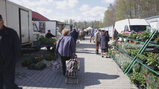 Mieszkańcy gminy Łopuszno i okolic korzystają z nowoczesnego targowiska