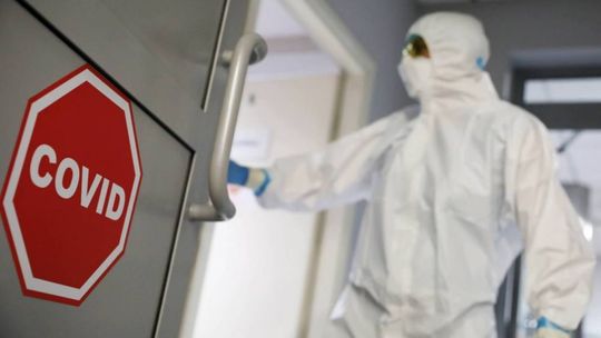 Ministerstwo Zdrowia: 21 283 nowe zakażenia koronawirusem, zmarły 803 osoby