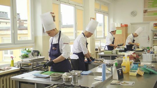 Młodzi kucharze w akcji