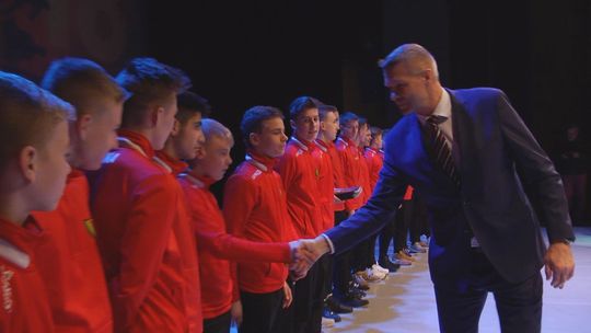 Młodzi sportowcy i ich trenerzy docenieni