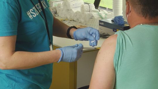 Mniejsze kolejki, ale akcja szczepień pod ŚUW znowu cieszyła się dużą popularnością