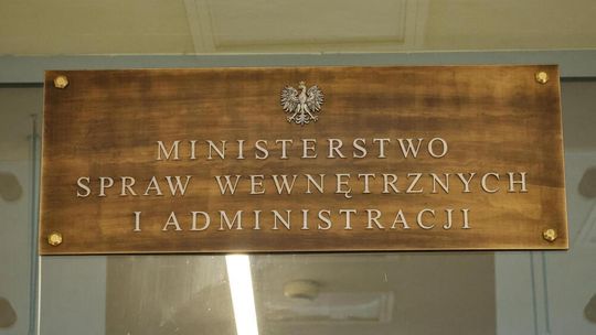 MSWiA: apelujemy o zachowanie spokoju, śledzenie komunikatów służb i nieuleganie dezinformacji
