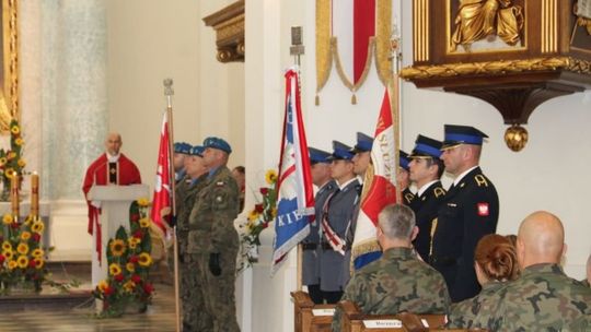 Mundurowi z całego województwa pielgrzymowali na Święty Krzyż