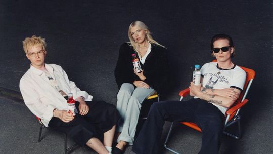 Muzyka, smak i design - OSHEE prezentuje relaunch kategorii lemoniad i Live sesję „TOM YUM” w wyjątkowej współpracy Darii Zawiałow z Braćmi Kacperczyk