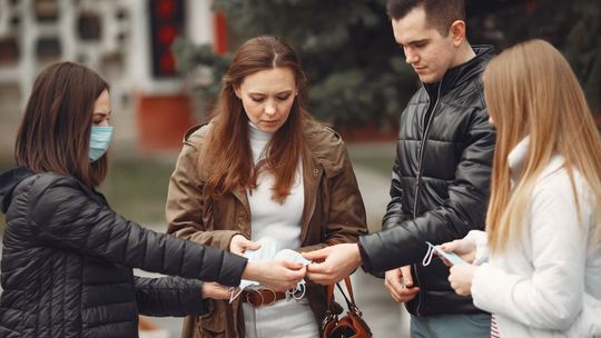  "Myślę, że jest to dobra wiadomość, jak popatrzymy na wartości, jak wygląda koszt tej izolacji". Szef MZ o planach odmrożenia gospodarki od 19 kwietnia