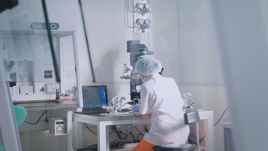 MZ: 8099 nowych zakażeń koronawirusem – to najwięcej zakażeń od początku epidemii, zmarło 91 osób