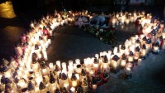 Największe serce świata zapłonęło dla Pawła Adamowicza