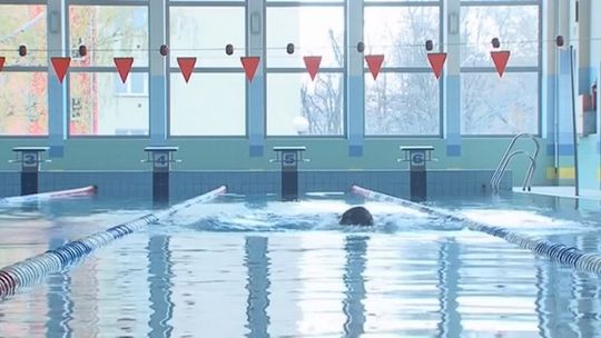 Nie odbędzie się mecz PKO Ekstraklasy, zamknięte hale sportowe i pływalnie 