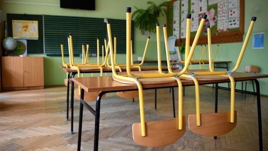 Niedzielski: na najbliższe trzy tygodnie, do 9 kwietnia, wprowadzamy naukę zdalną dla klas I-III