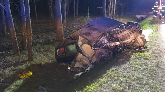 Nietrzeźwy z zakazem prowadzenia pojazdów wjechał do rowu