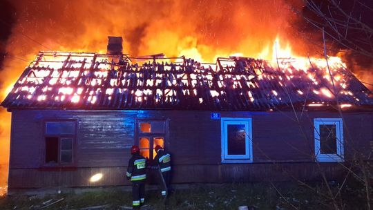 Nocny pożar budynku mieszkalnego w Majkowie