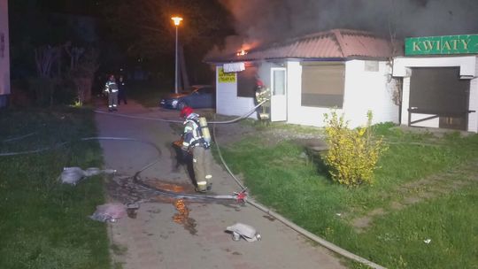 Nocny pożar pawilonu handlowego w Skarżysku