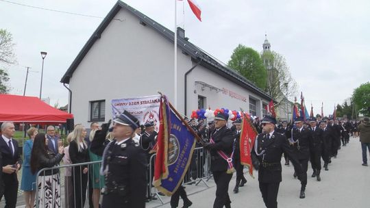 Nowa remiza w Sędziejowicach oddana do użytku. Zobaczcie jak świętowano jej oficjalne otwarcie Nowa remiza w Sędziejowicach oddana do użytku. Zobaczcie jak świętowano jej oficjalne otwarcie