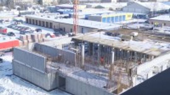 Nowe garaże, sale szkoleniowe i wielofunkcyjne boisko. Trwa budowa strażnicy JRG nr 1