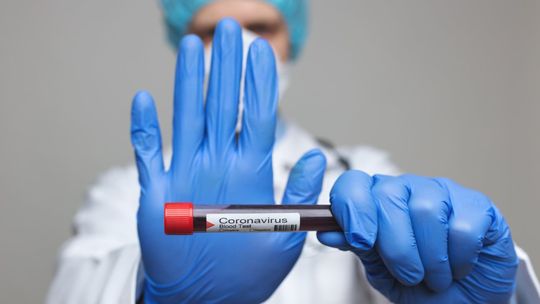 Nowe przypadki zakażenia koronawirusem i śmierć kolejnych pacjentów w świętokrzyskiem