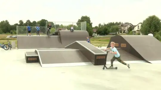 Nowoczesny skatepark nad zalewem w Antoniowie - spełnienie marzeń młodzieży z Radoszyc