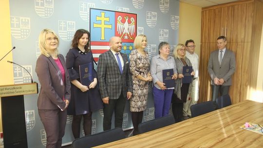 Nowy żłobek i dodatkowe miejsca dla seniorów. Kolejni beneficjenci otrzymali unijne wsparcie