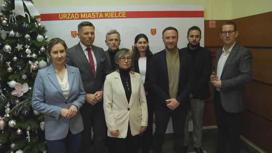 O stołki i chaos idzie gra przed sesją