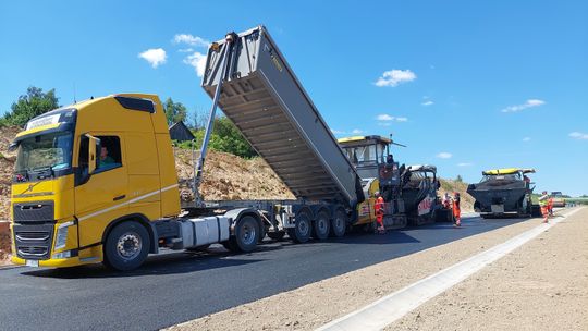 Obwodnica Wąchocka :zmiana organizacji ruchu – jedziemy pierwszym krótkim fragmentem nowej jezdni