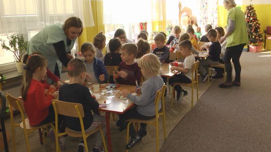 Od poniedziałku stacjonarnie pracują przedszkola, zerówki oraz żłobki