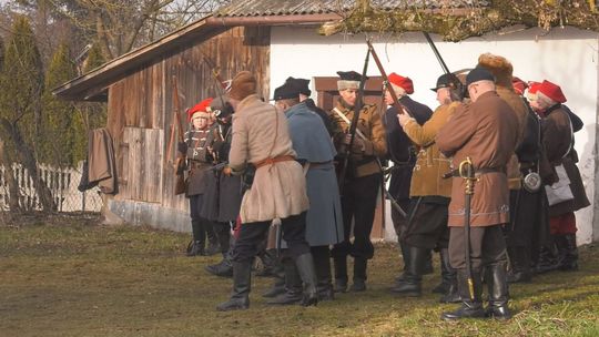 Odsłonięcie tablicy i rekonstrukcja historyczna. Uczcili rocznicę potyczki powstańczej z 1864 r.