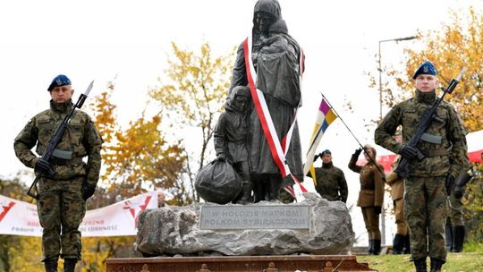 Odsłonięto pomnik Matki Polki Sybiraczki