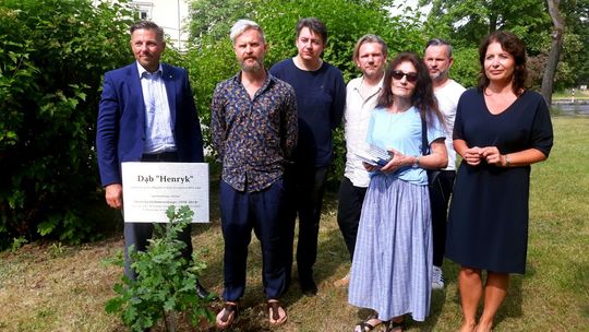 Organek przed koncertem w Kielcach zasadził drzewo