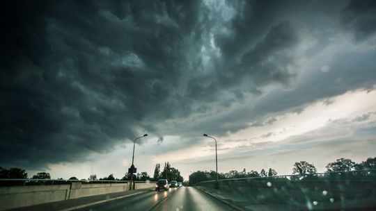 Ostrzeżenia IMGW I i II stopnia: burze w całej Polsce i upał na południu kraju