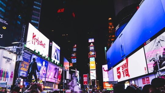Oświetlenie LED reklamy zewnętrznej - poradnik praktyczny
