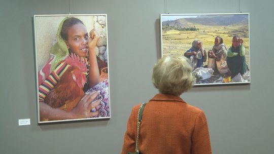 Piękne kobiety i piękne fotografie - wystawa Danuty Rasały w Bibliotece Uniwersyteckiej UJK