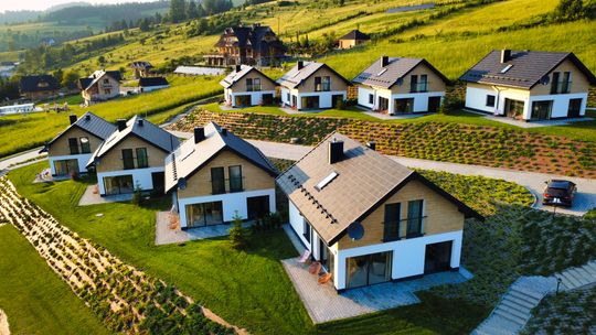 Pieniny, jakich nie znacie. Odkryj urok Jaworek i wypocznij w domkach "Janosikowa Polana"